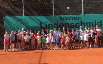 37 Kids mit Spaß beim Tenniscamp