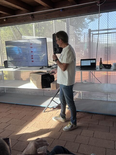 Klaus Vetter bei der Präsentation zur Tennishalle