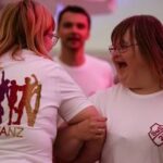 Tanzende Mensch mit Einschränkung